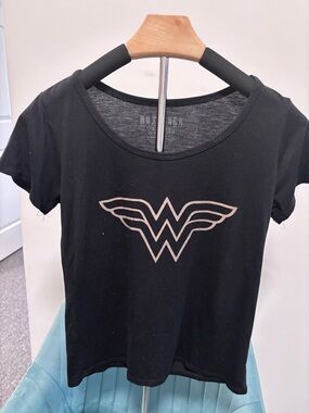 Wonder Woman Logo Black Tee- BoxLunch